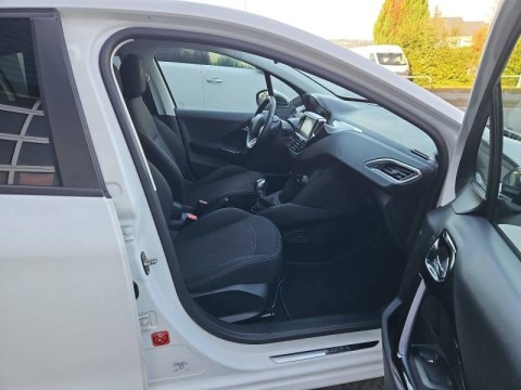 PEUGEOT 208 1.6 BlueHDi 75ch Style 5p