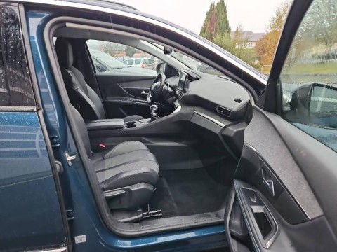 PEUGEOT 5008 1.5 BlueHDi 130ch S&S Allure Pack