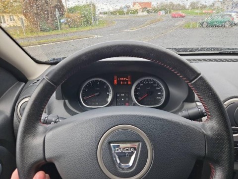 DACIA Duster 1.5 dCi 110ch FAP LaurÃ©ate 4X2