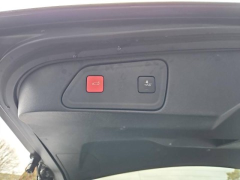 PEUGEOT 3008 1.5 BlueHDi 130ch S&S GT EAT8